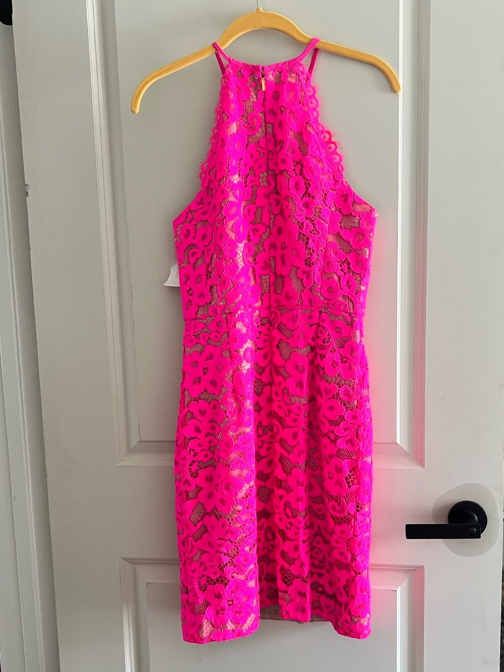 🩷 Trina Turk Fuchsia Lace Sheath Dress ✨ Sleeveless High Neck Racerback Size S - Picture 5 of 6